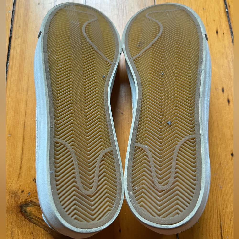 Nike Blazer Studio Low, white size 10.5 gently worn. - Picture 4 of 6